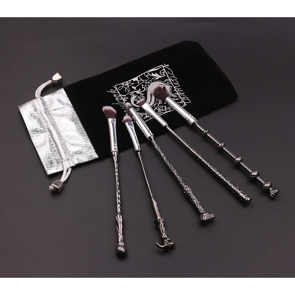 5pcs Makeup Brushes with Gift Bag for Makeup Magic Eye Shadow Eyeliner Blending Pencil Lip Brush