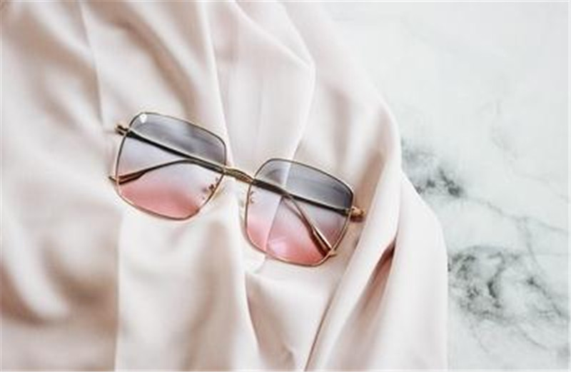 Star with the same sunglasses women 2019 net red retro square big box male round face