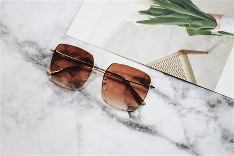 Star with the same sunglasses women 2019 net red retro square big box male round face