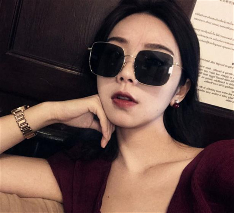 Star with the same sunglasses women 2019 net red retro square big box male round face