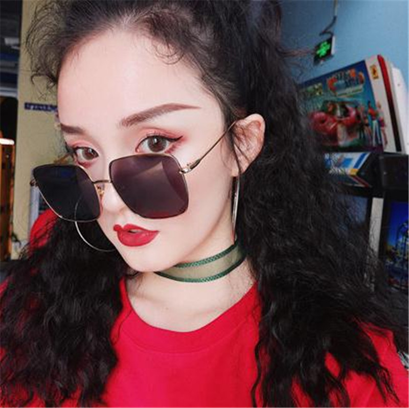 Star with the same sunglasses women 2019 net red retro square big box male round face