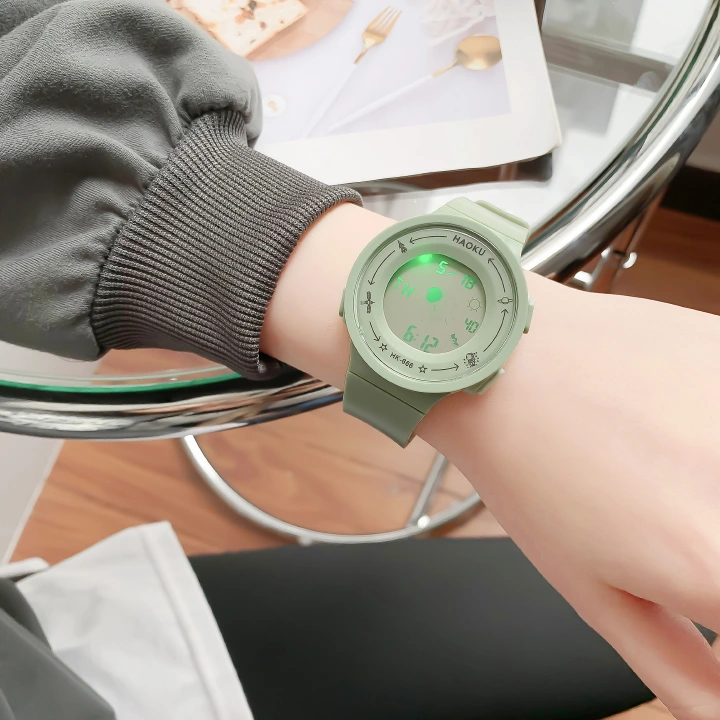 Fantastic Astronauts Designs 2022 New Trend Electronic Men Women New Fashion Watches Unisex Luminous Light Button LED Young Boys Girls Students Fashion Watches + Luxury Gift Box Boyfriends Husband's S