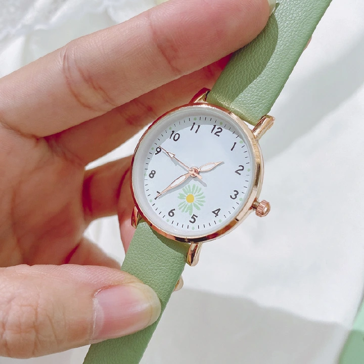 2022 New Retro Little Daisy Watch Girl Student Watch School Fengsen Department Simple European And American Hot Selling Fashion Temperament Watch Kenya Hot Selling New White-collar Women's Quartz Watc