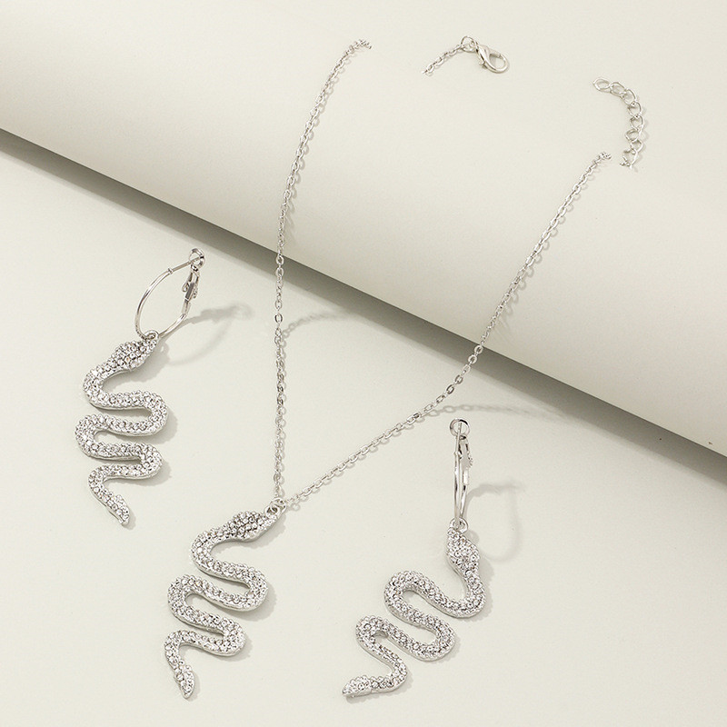 Women New Fashion Necklace and Earrings Set Creative Snake Necklace Metal Diamond Earrings Set