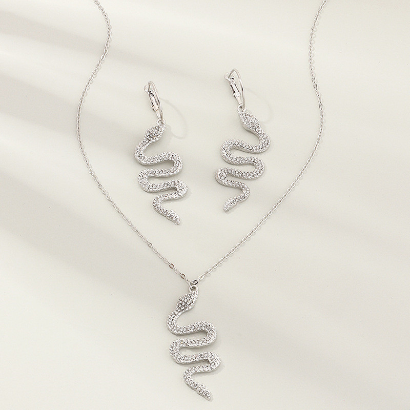 Women New Fashion Necklace and Earrings Set Creative Snake Necklace Metal Diamond Earrings Set