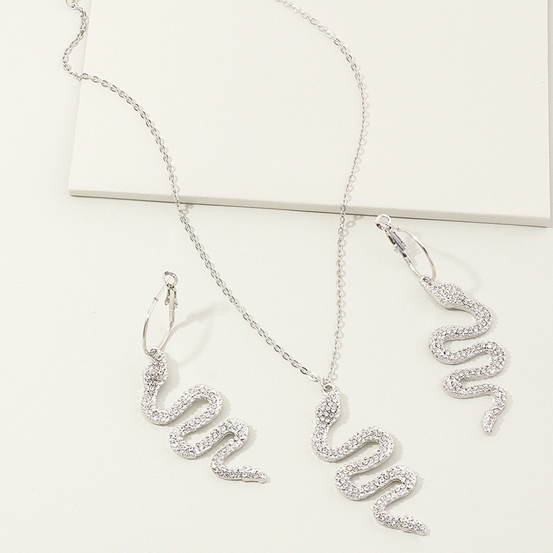 Women New Fashion Necklace and Earrings Set Creative Snake Necklace Metal Diamond Earrings Set