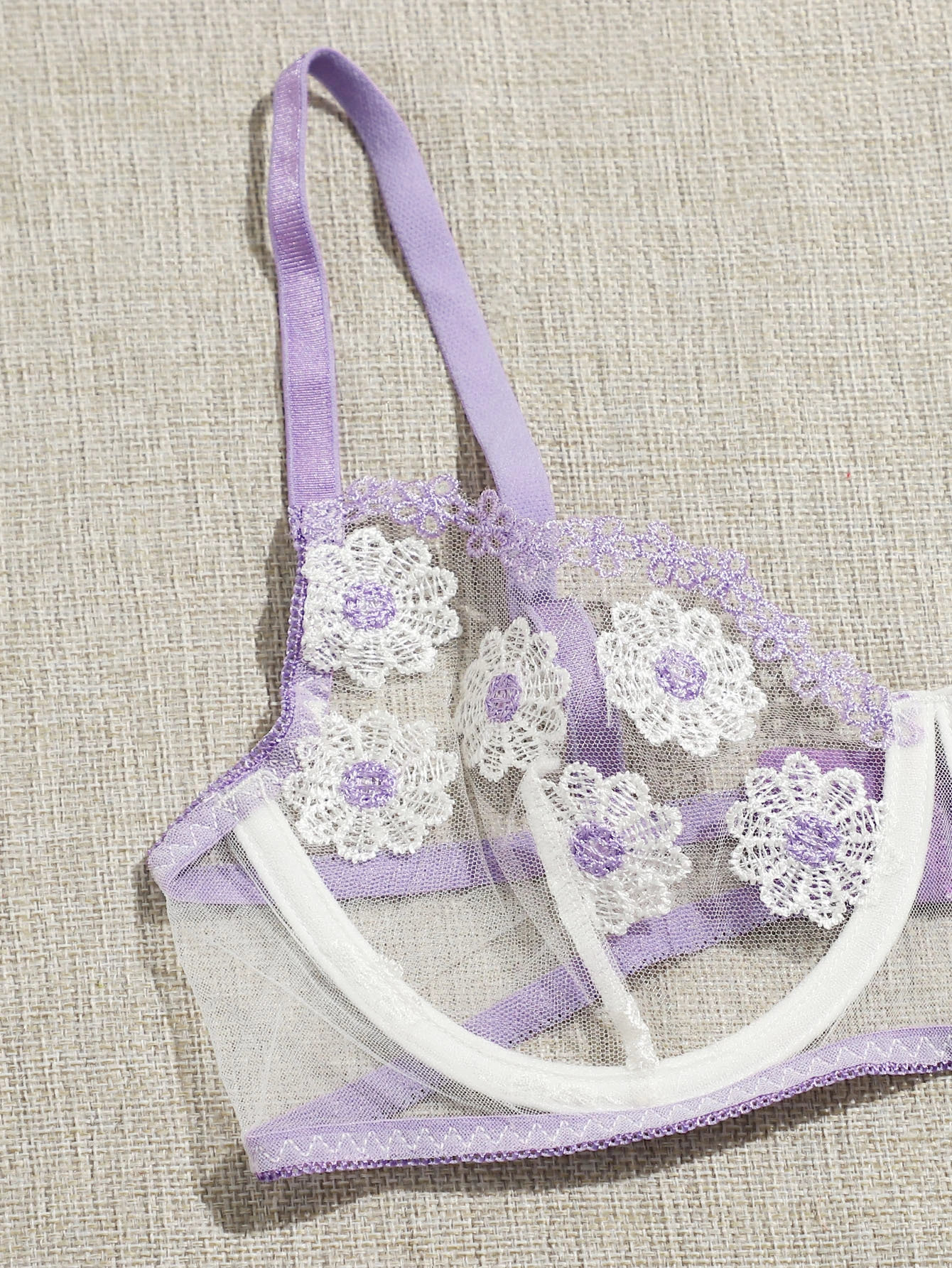 The latest fashion Daisy embroidery women's sexy mesh Underwear Lingerie Set