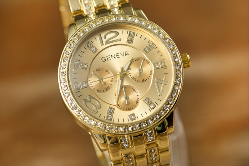 Stylish alloy diamond quartz watches men and women Steel belt watchs watche ladies fashions watched