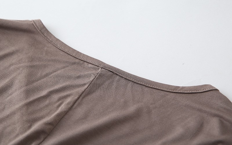 Spring summer new lady's bat t-shirt middle-sleeved casual V-neck solid color large size bottoming