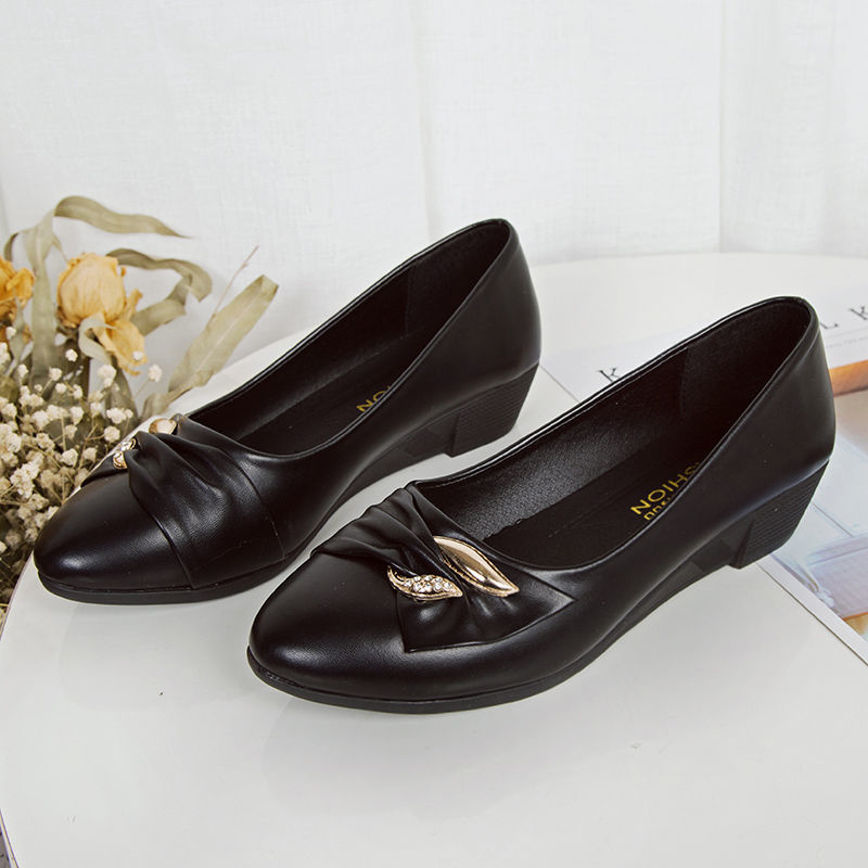New middle-aged and elderly women's wedge heels all-match single shoes flat shoes