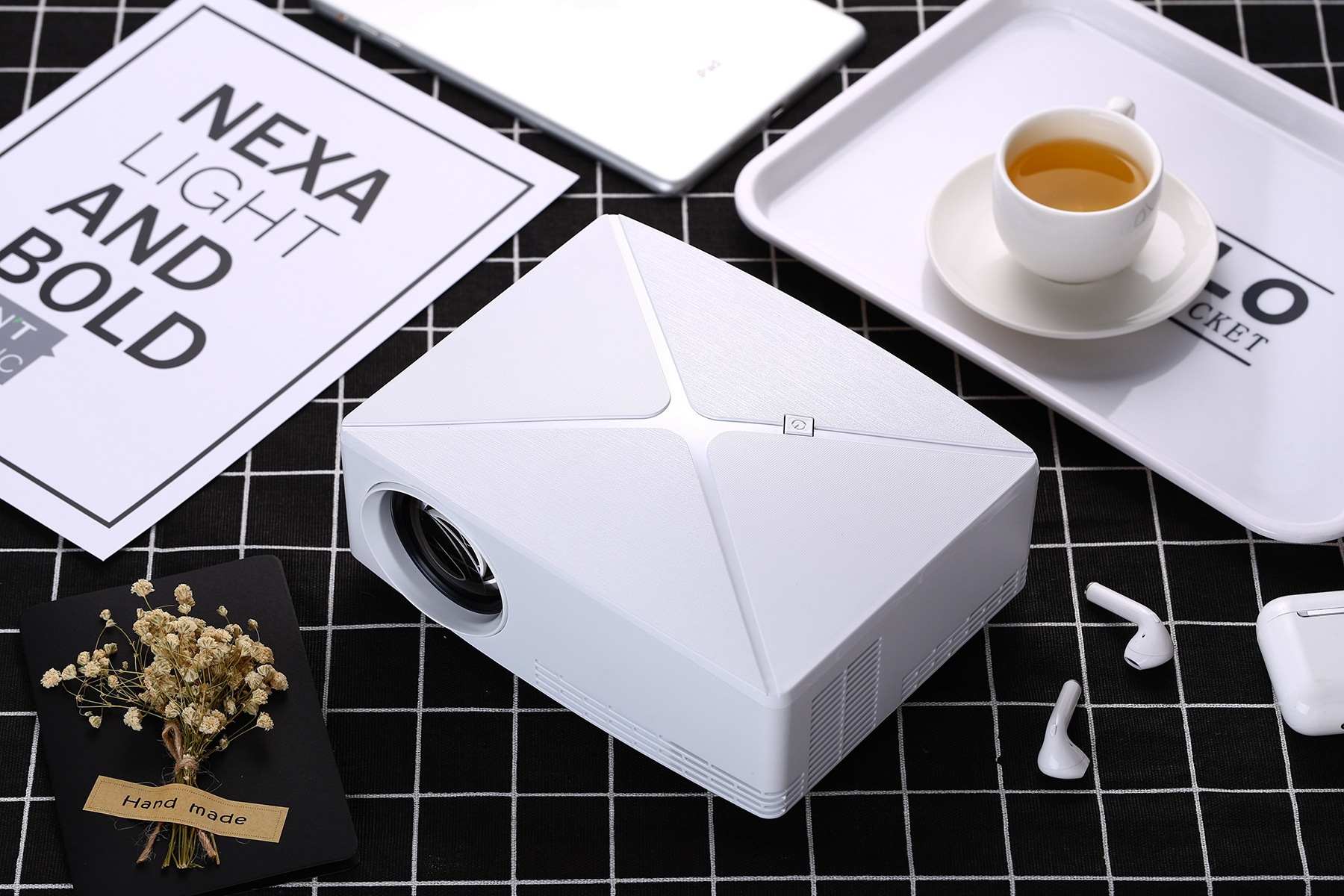 New micro projector C80 household 720p portable HD projector Mini fashion household projector