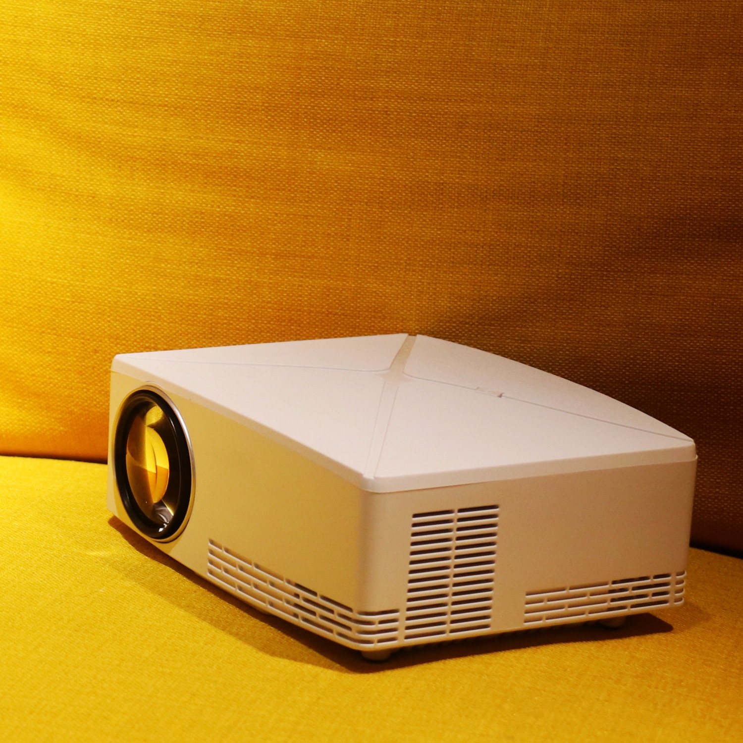 New micro projector C80 household 720p portable HD projector Mini fashion household projector