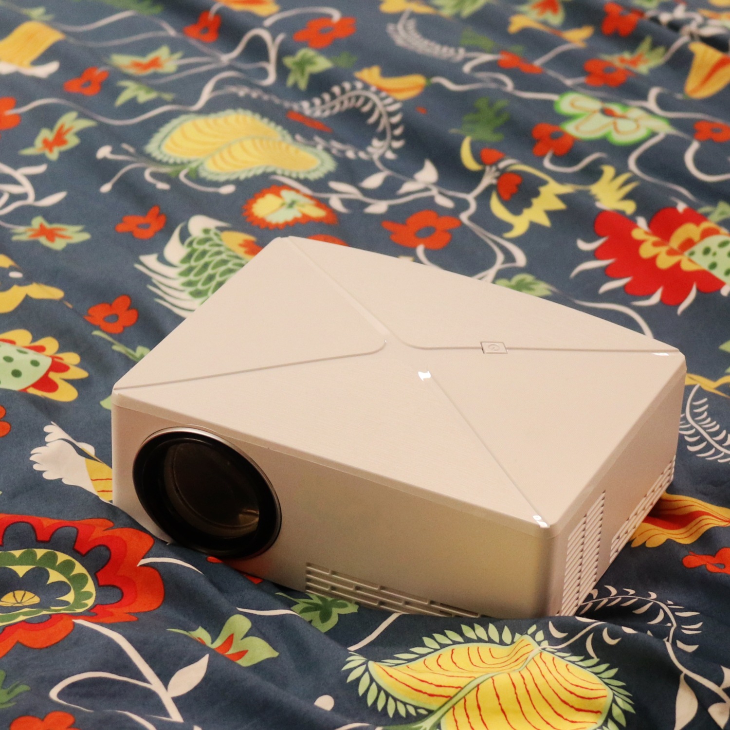 New micro projector C80 household 720p portable HD projector Mini fashion household projector