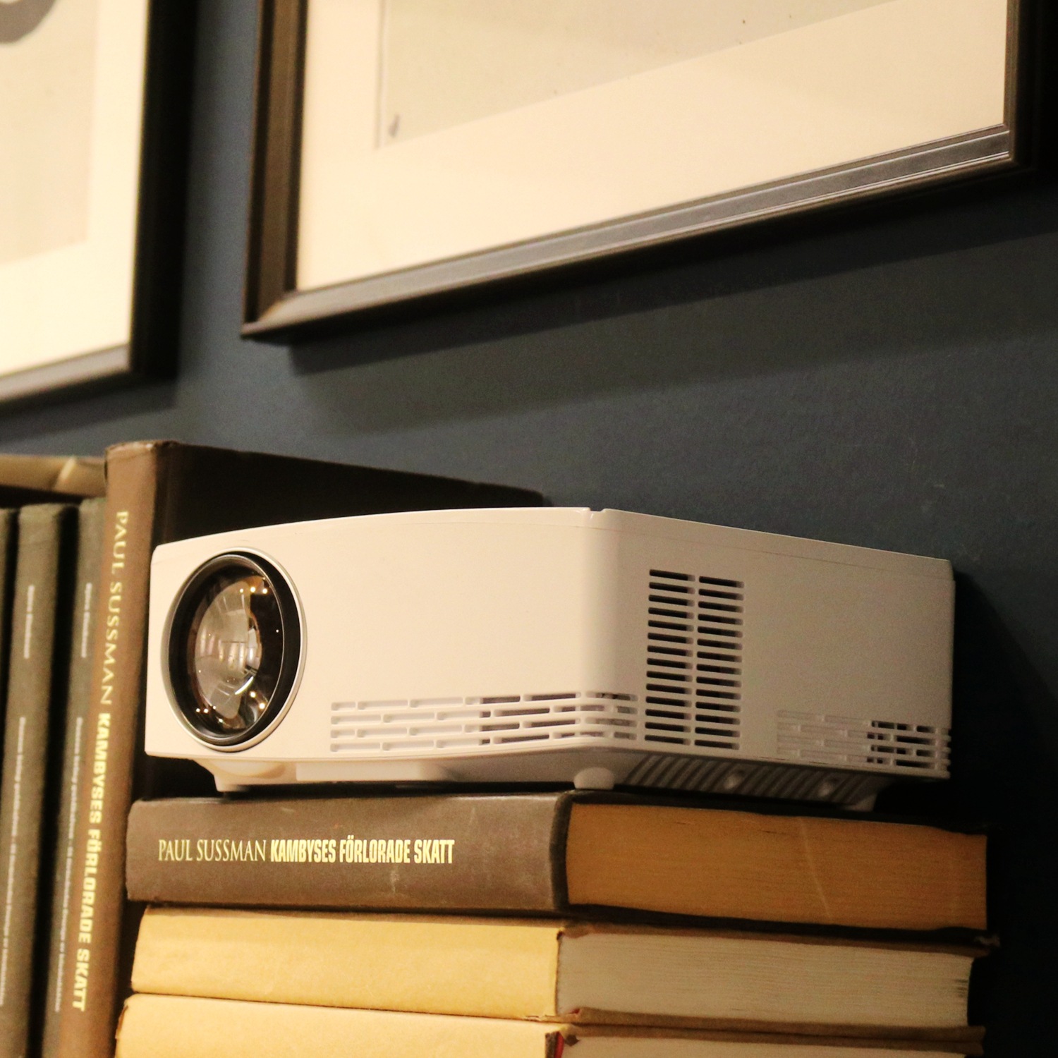 New micro projector C80 household 720p portable HD projector Mini fashion household projector