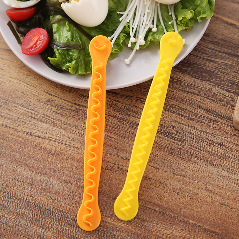 2 Pcs Fancy Cut Cooked Eggs Cutter Household Creative Tools flower shaper Kitchen accessories
