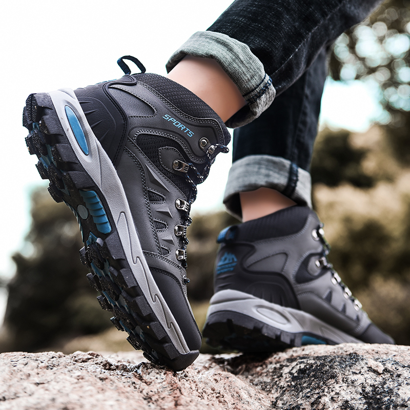 2021 High quality Outdoor Desert Climbing Shoes Men Women Hiking Boots Sneakers Fashion Trekking Footwear Camping