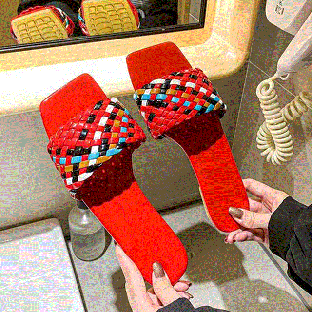 2021 High quality Woman Braided Slippers Manual Color Stitching Upper Charm Open-toe Flat Slippers
