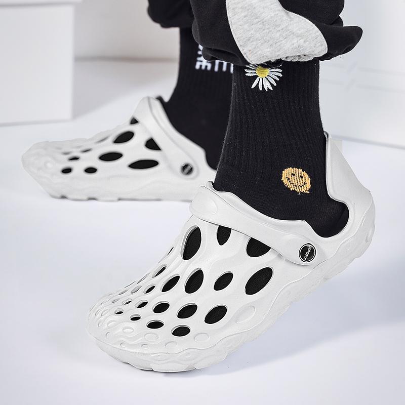 Men's tide slippers summer new coconut hole shoes Korean fashion men's beach sandals and slippers