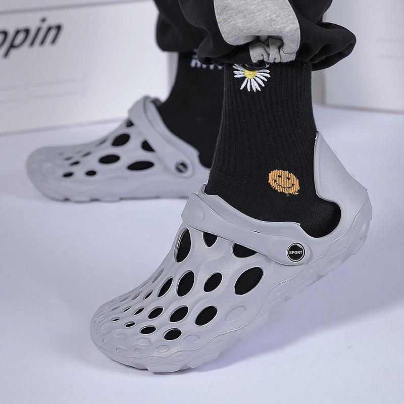 Men's tide slippers summer new coconut hole shoes Korean fashion men's beach sandals and slippers