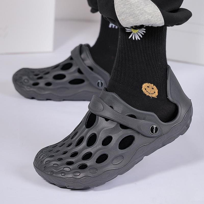 Men's tide slippers summer new coconut hole shoes Korean fashion men's beach sandals and slippers