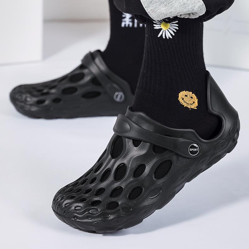 Men's tide slippers summer new coconut hole shoes Korean fashion men's beach sandals and slippers