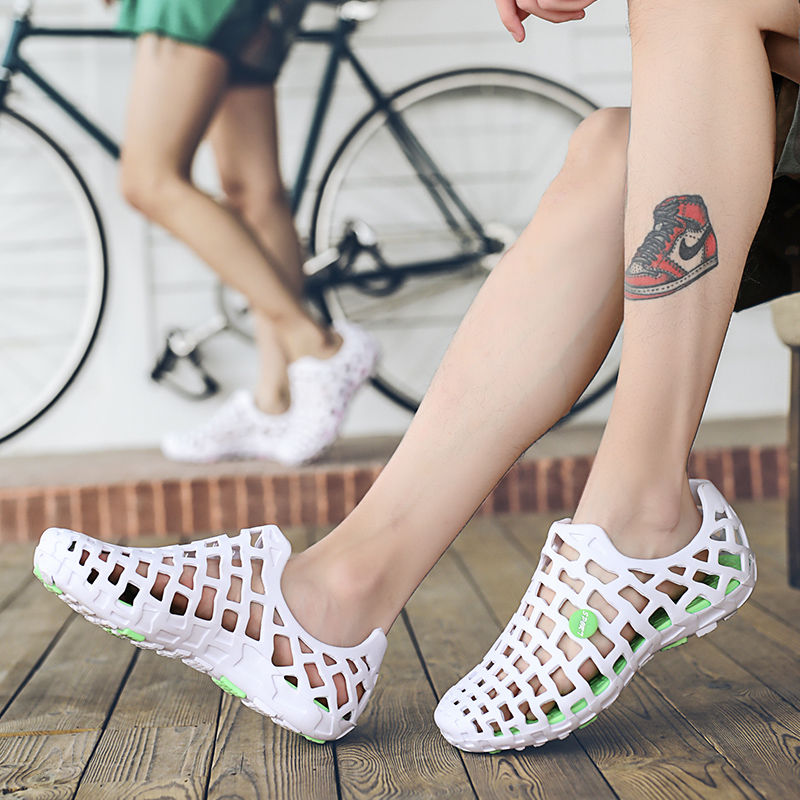 Non-slip hole shoes for men and women sandals and slippers Baotou sandals Korean trend beach shoes f