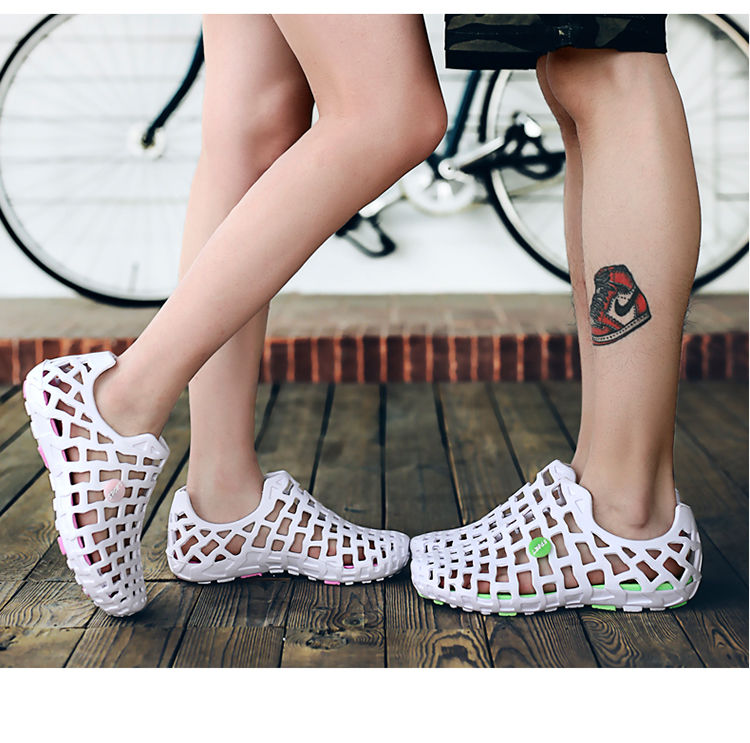 Non-slip hole shoes for men and women sandals and slippers Baotou sandals Korean trend beach shoes f