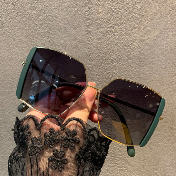 Women Accessories > Sunglasses & Eyewear Accessories > Sunglasses Korean version of the new large-frame square tide polarized sunglasses female big face sunshade driving street shooting sunglasses