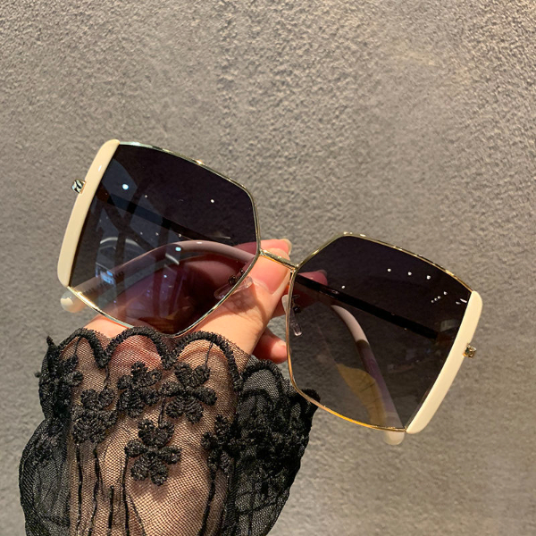 Women Accessories > Sunglasses & Eyewear Accessories > Sunglasses Korean version of the new large-frame square tide polarized sunglasses female big face sunshade driving street shooting sunglasses