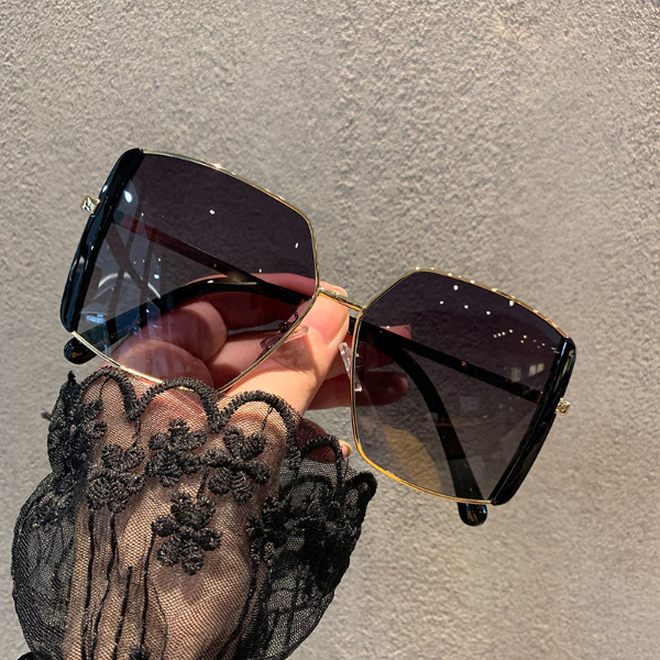 Women Accessories > Sunglasses & Eyewear Accessories > Sunglasses Korean version of the new large-frame square tide polarized sunglasses female big face sunshade driving street shooting sunglasses