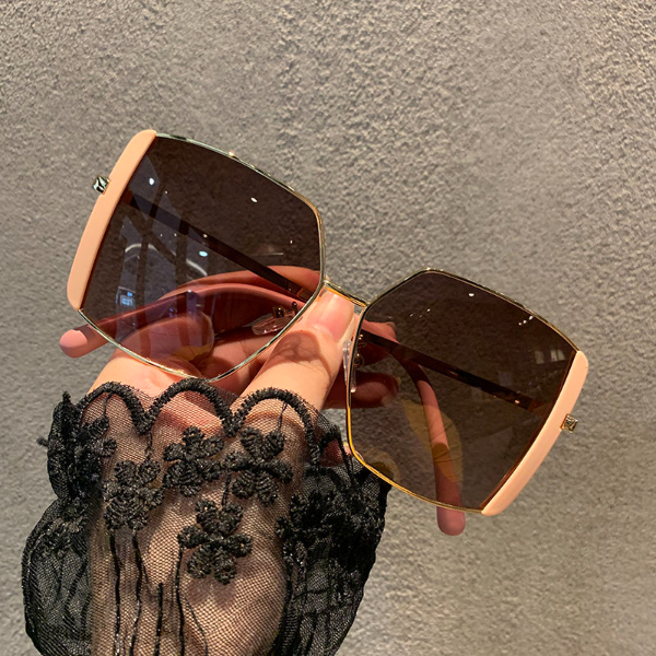 Women Accessories > Sunglasses & Eyewear Accessories > Sunglasses Korean version of the new large-frame square tide polarized sunglasses female big face sunshade driving street shooting sunglasses