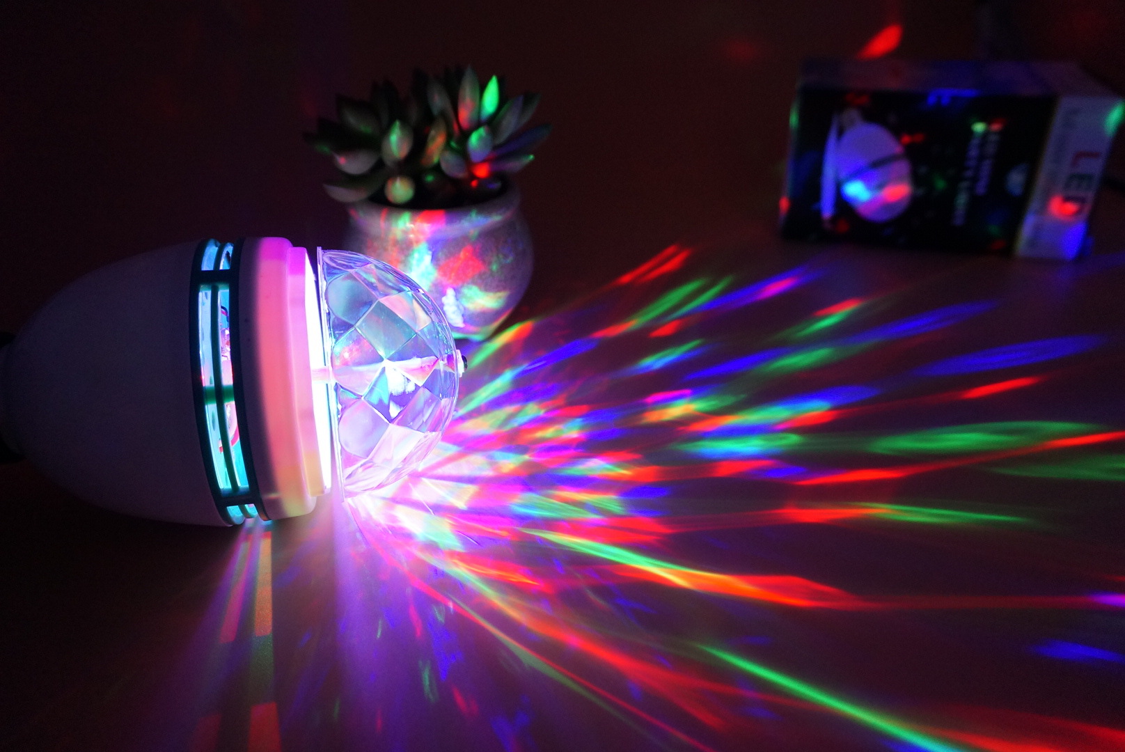 E27 RGB Led Colorful Lamp Bulb Automatic rotation  Magic Stage Light Party Bar Light KTV Laser Bulb