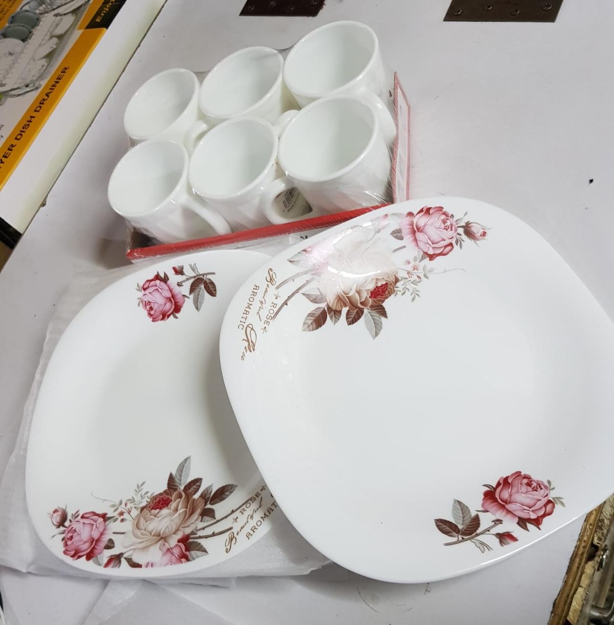 Classy 12pc Ceramic set (6 pc corner plate+ 6pc cups)