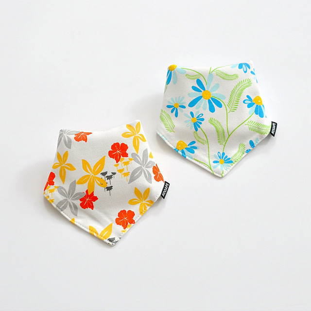 2pcs/lot Cotton Baby Boys And Girls Feeding Burp Cloths Triangle Baby Bibs Towel Cute Bandanas Scarf Children Cravat Baby Stuff