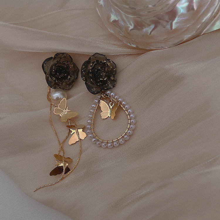 Dark retro temperament gold foil rose tassel butterfly asymmetric Earrings female ear clip