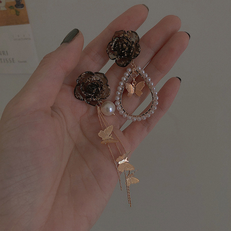 Dark retro temperament gold foil rose tassel butterfly asymmetric Earrings female ear clip