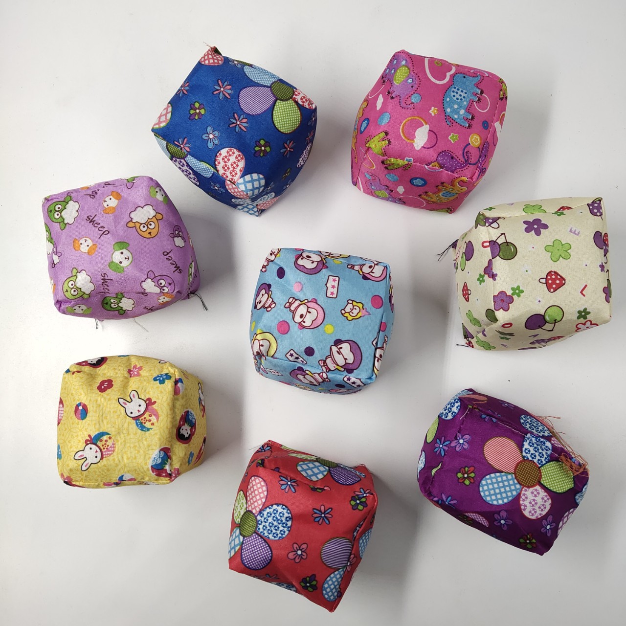 4pcs Cartoon sandbag throwing game children's kindergarten toy small sandbag mini sandbag sandbag soft sandbag ball