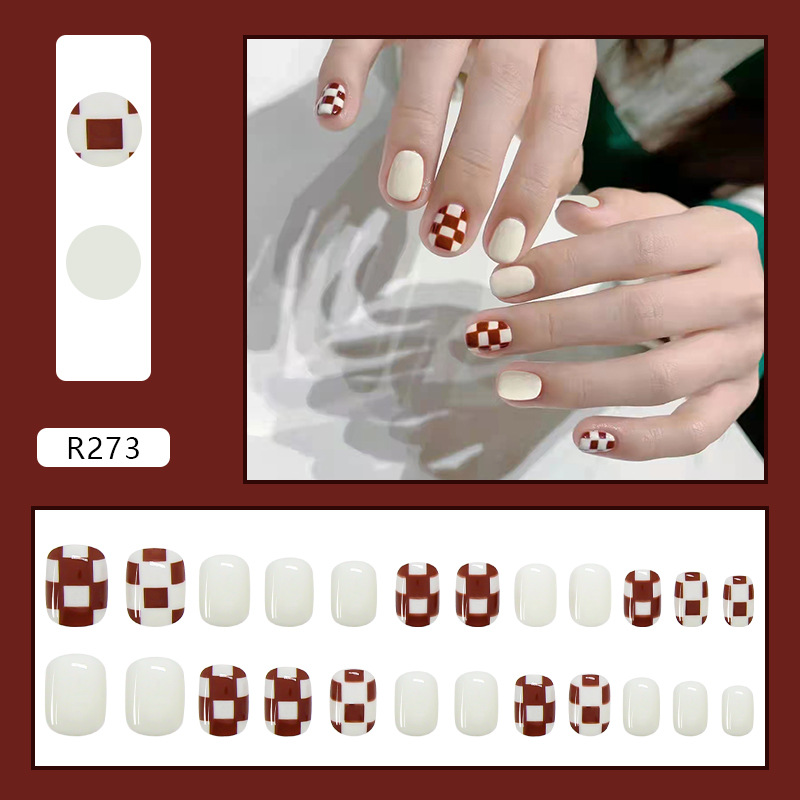 Red Checkerboard Finished Fake Nails Removable Nail Pieces Short Creamy White Nail Art