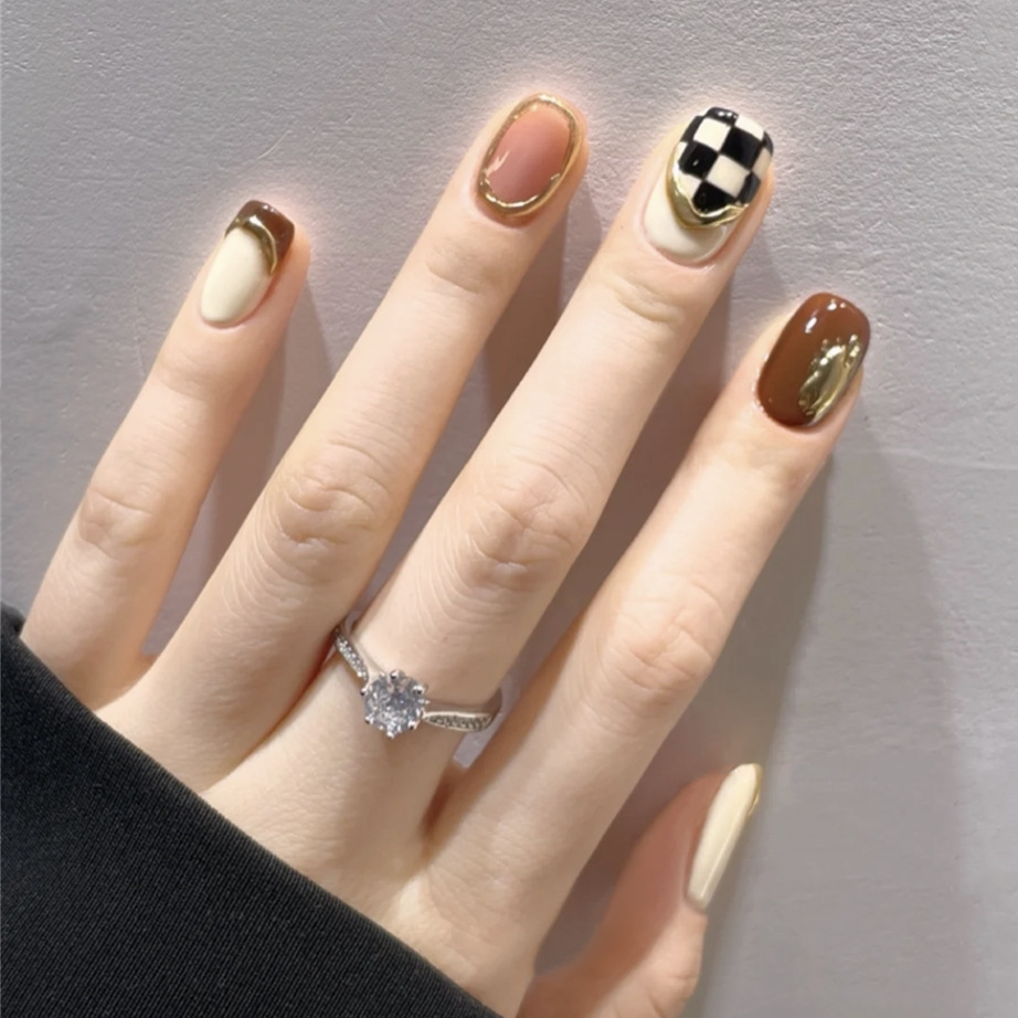 24PCS golden coffee checkered fake nail piece wear nail sticker finished nail piece stick manicure
