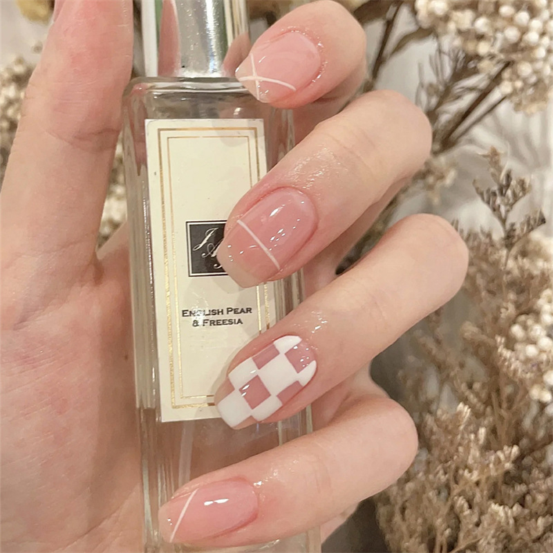 24PCS pink and white checkered fake nail piece wearing nail art finished product