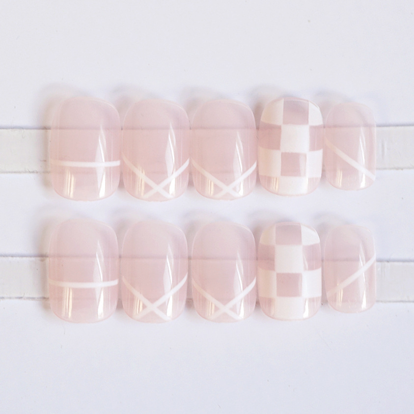 24PCS pink and white checkered fake nail piece wearing nail art finished product view 3