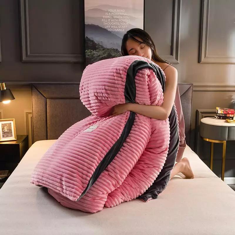 6*6 warm velvet duvets.comes with one bedsheet and 2 pillowcases