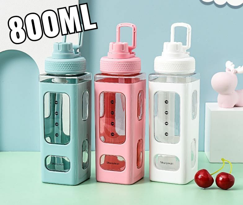 High quality plastic water bottle with Re-usable straws