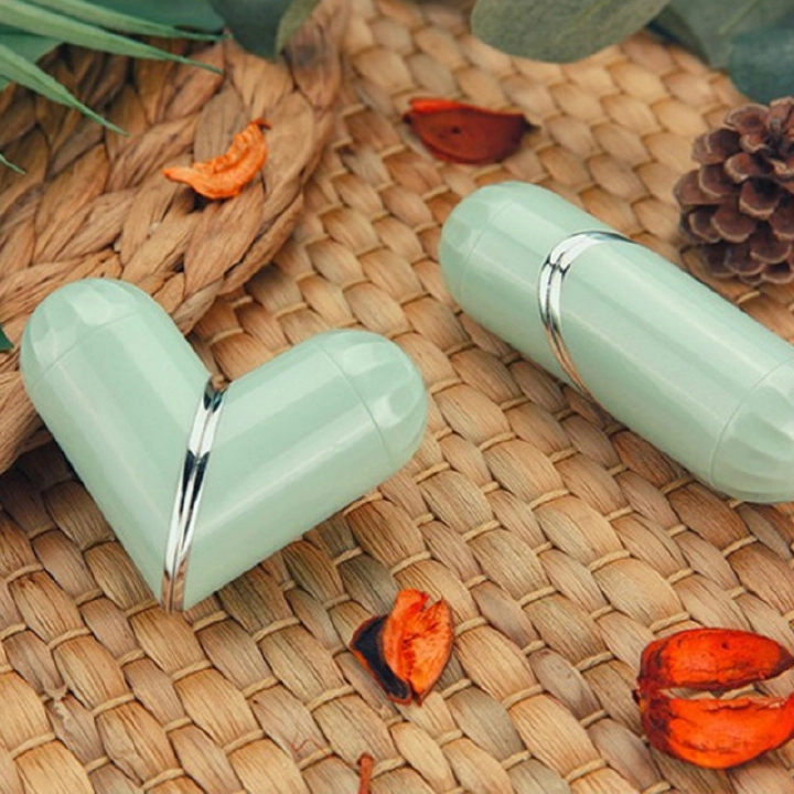 New Arrival Rotating Lipstick Style Contact Lens Case Temperament Noble Contact Lenses Box with Mirror Travel Mini Case