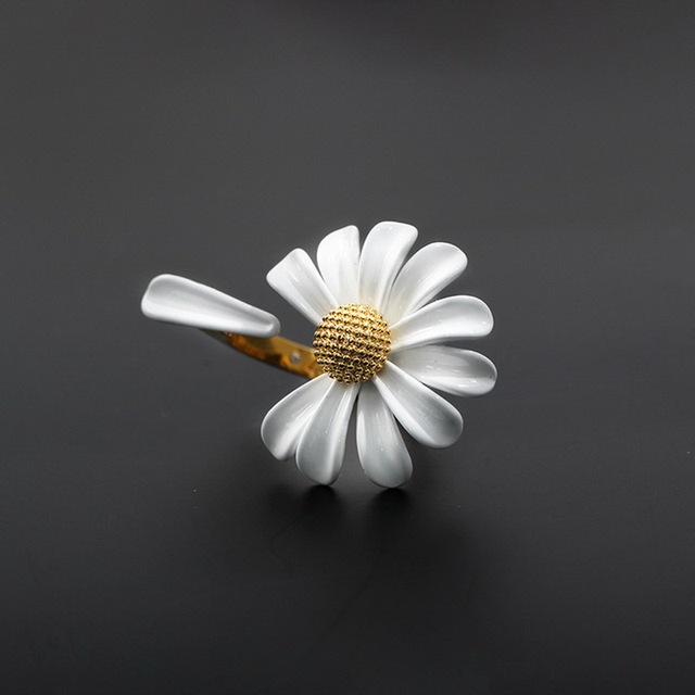 Spring White Enamel Daisy Flower Vintage Elegant Simple Opening Rings for Women Jewelry Party Gifts