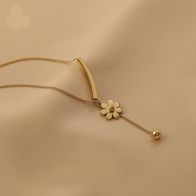 316 stainlessExquisite Necklace for Women Little Daisy Necklace Tassel Cold Wind Temperament Clavicle Chain Ladies Jewelry