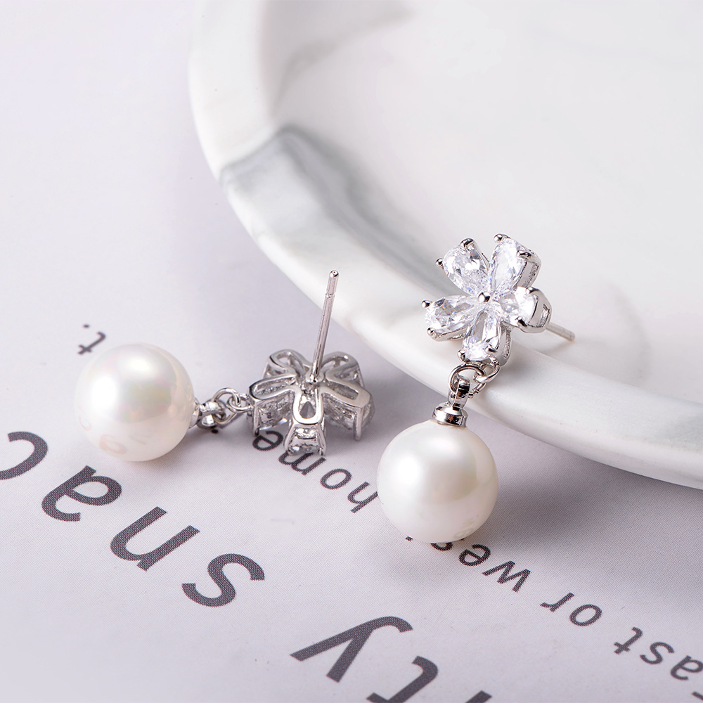 Petal Pearl Earrings Cubic Zirconia Stud Earrings for Women Imitation Pearl Snow Flower Bridal Girl Jewelry