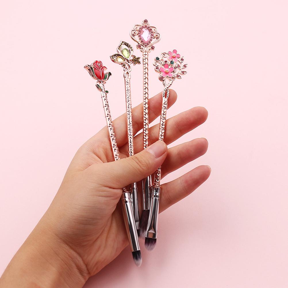4PCS Makeup Brush Set Rose Makeup Brushes Set Portable Convenient Eye Shadow Blush Brush for Friends Family