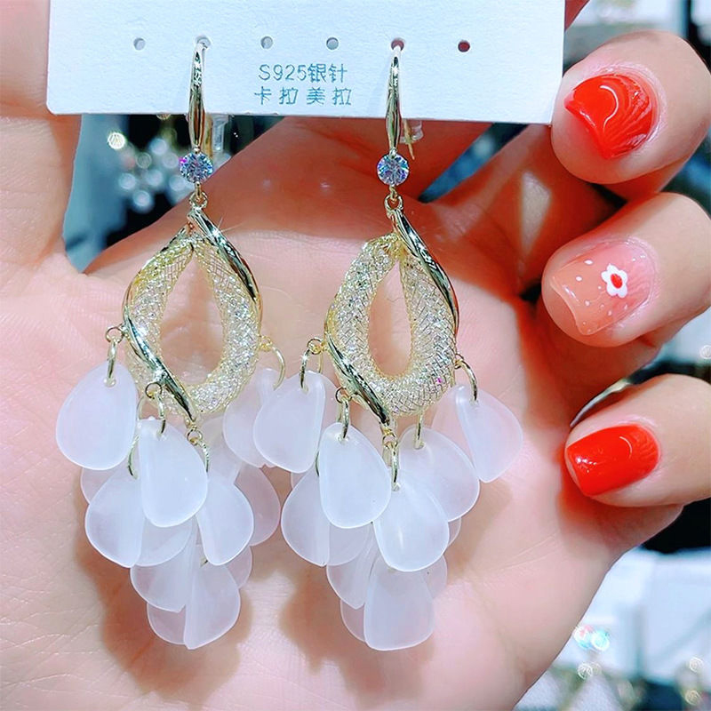 Earrings Feminine Sense of Luxury New 2022 Fashion Earrings Long Atmospheric Crystal Petal Fringe Earrings