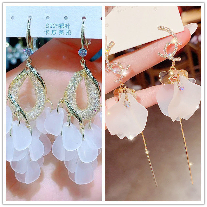 Earrings Feminine Sense of Luxury New 2022 Fashion Earrings Long Atmospheric Crystal Petal Fringe Earrings